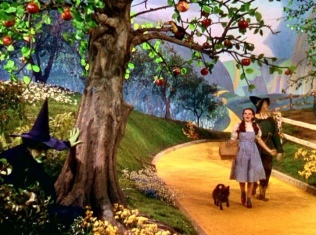 scarecrow and Dorothy coming' up on the poisoned apples in the film